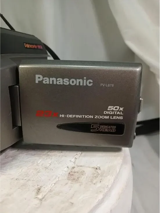 Panasonic PV-L678 Palmcorder Palmsight VHS-C Camcorder 23x Zoom Pre-Owned