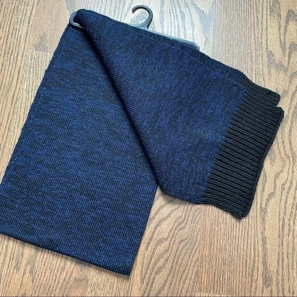 NWT mens Alfani navy blue and Black knitted scarf