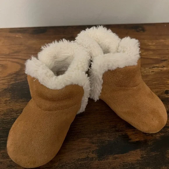 GAP Tan Baby Booties with Soft White Lining