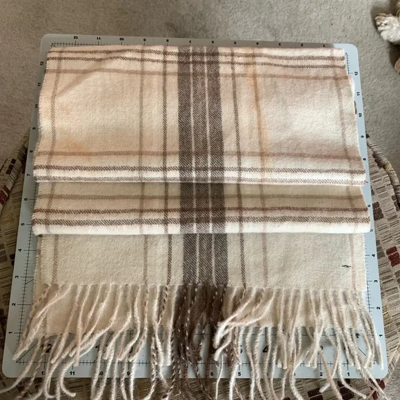 66x12 NWOT 100% alpaca Plaid Fringe Scarf - Cream and Brown