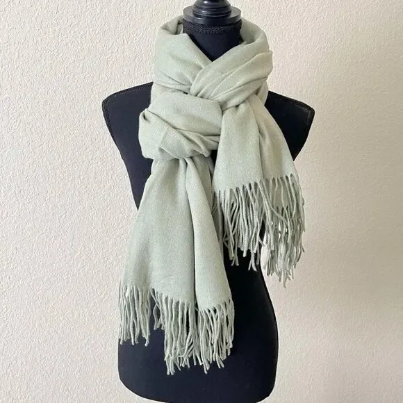 The soft warm pistachio-colored scarve made of a mixture of acrylic and cashmere