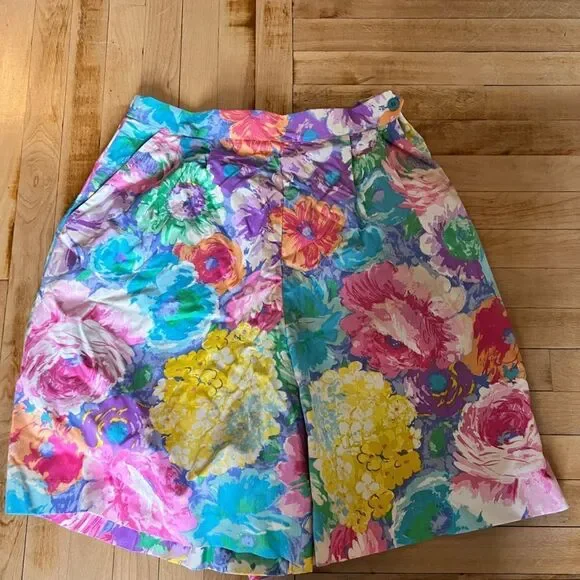 Vintage Floral Multicolor shorts, size ladies 12.