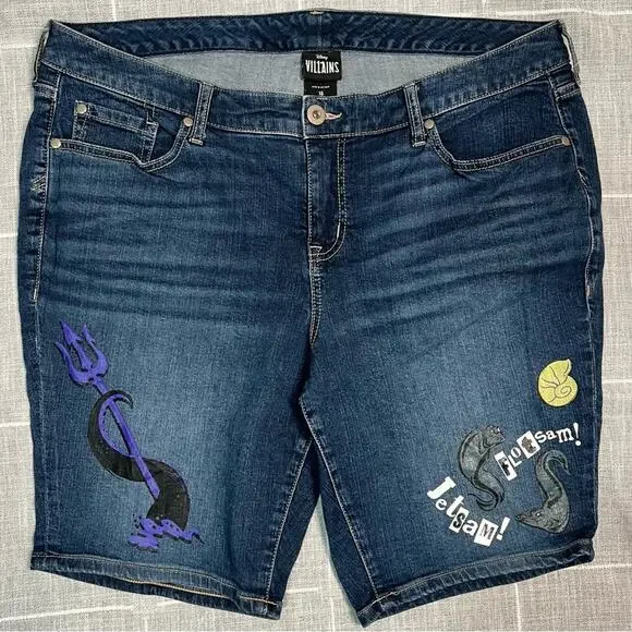 Torrid‎ 16 Bermuda Boyfriend Short Disney Villains Ursula Black Flotsam Jetsam