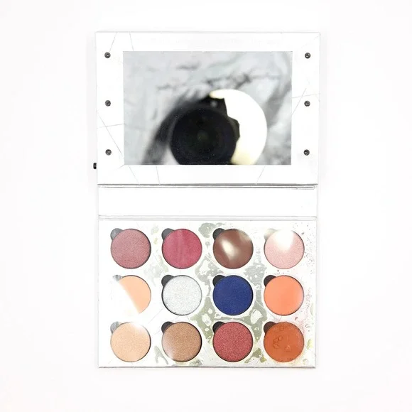 PUR - Out of the Blue - Light Up Vanity Eyeshadow Palette‎