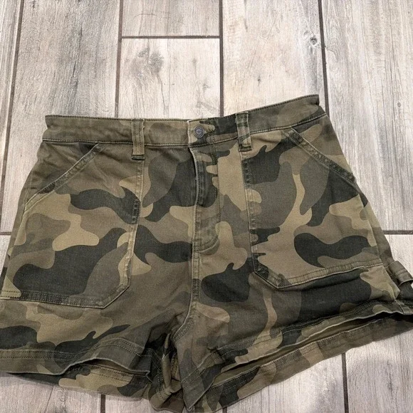 Hollister Shorts Women's Sz Large Ultra High Rise Pockets Camouflage Cotton