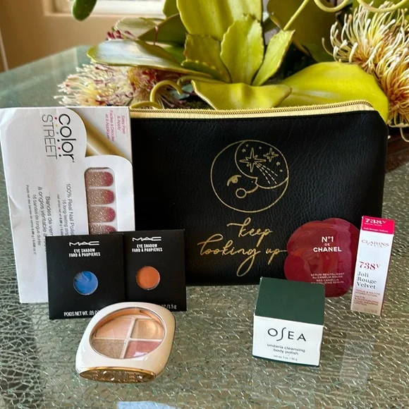COSMETIC BAG WITH LOTS OF LITTLE ITEMS!  CLARINS LIPSTICK 738V IS FULL SIZE