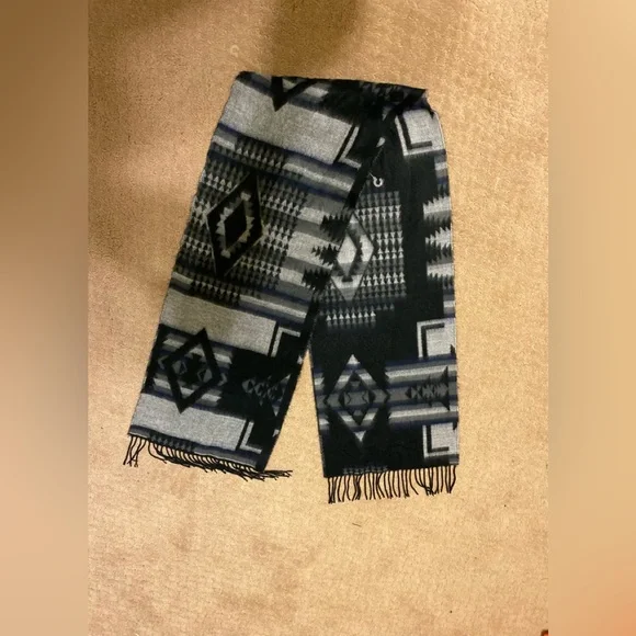 NWOT D & Y - Mens (softer than cashmere) black/gray/blue long scarf, Size: 64x12