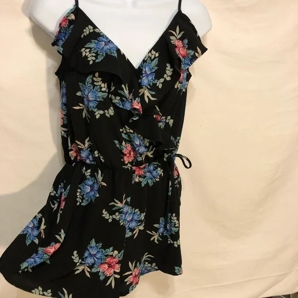 𝅺nwot Romper Shorts Floral M