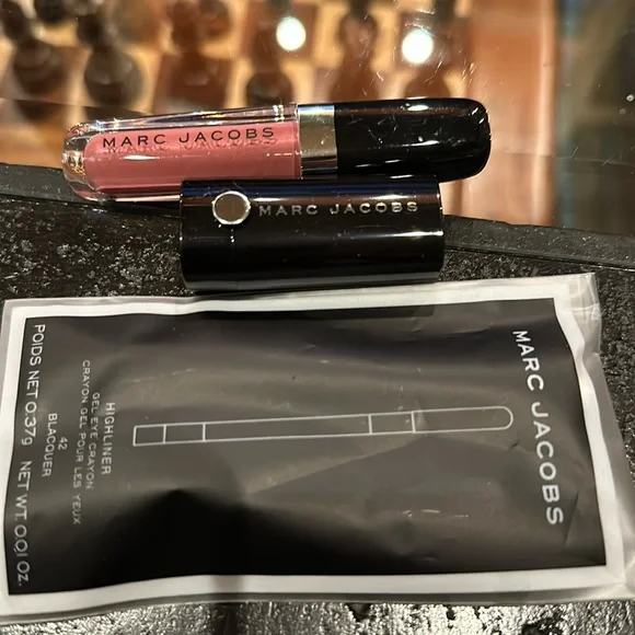 TRAVEL SIZE BUNDLE MARC JACOBS LIPSTICK GLOSS AND HIGHLINER. NIP
