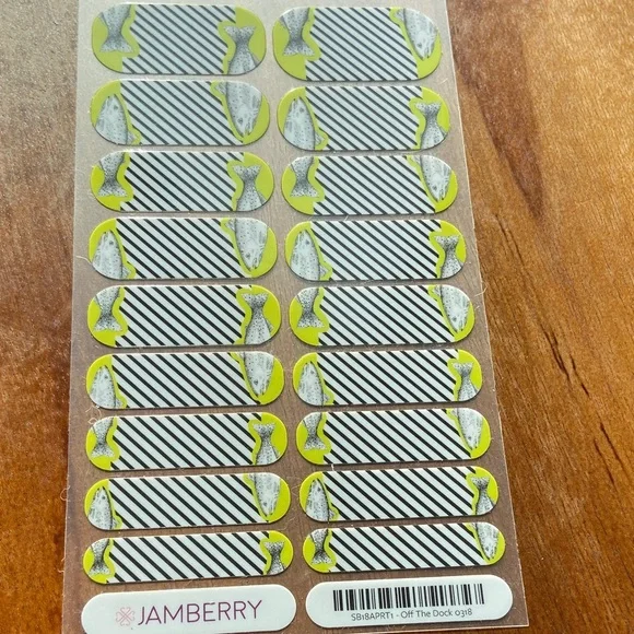 Jamberry “Off the dock” Nail Wraps 🐟