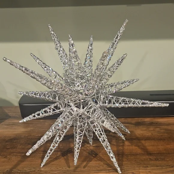 PIER 1 Oversized Large Mettalic Silver Sequin Sparkle Starburst Home Decor.