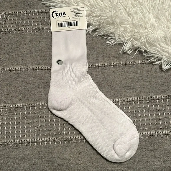 🩶5/$30 ZYIA Active Boy's White Performance Crew Length Socks NEW