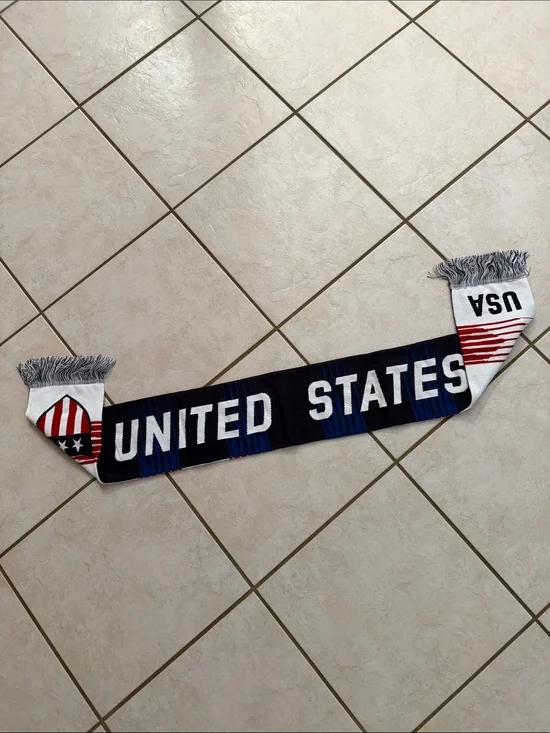 USA Soccer Knit Scarf Patriotic Star Shield Design Features Red & White Stripes