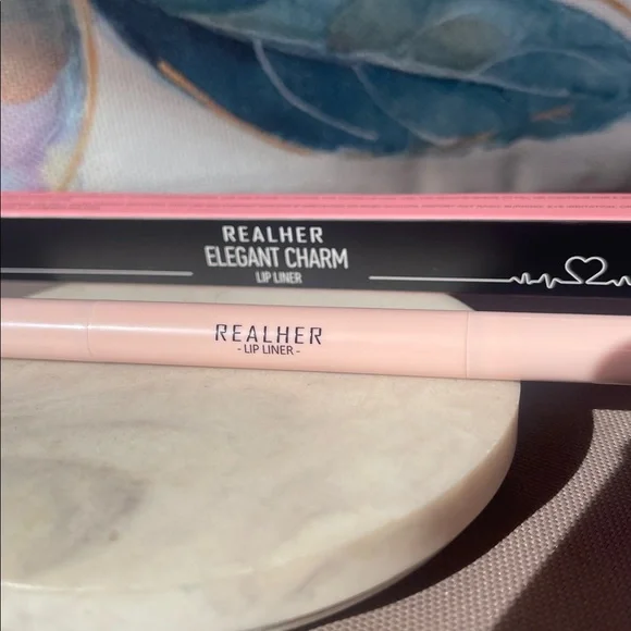 RealHer - Elegant Charm Lip Liner
