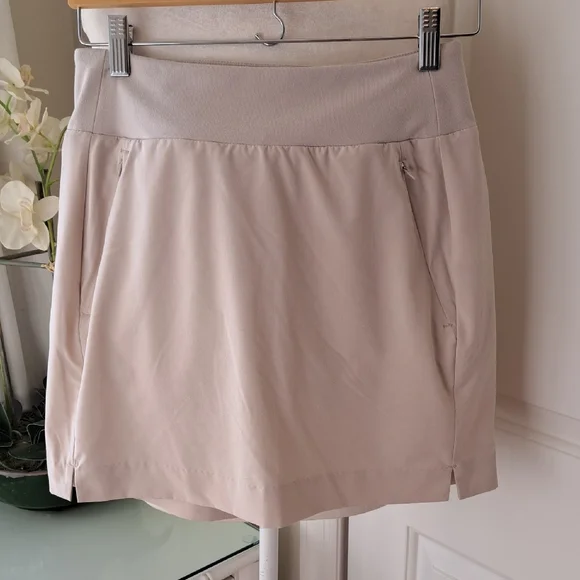 Athleta Womens Soho Athletic/Golf/Tennis/Athleisure 16.5