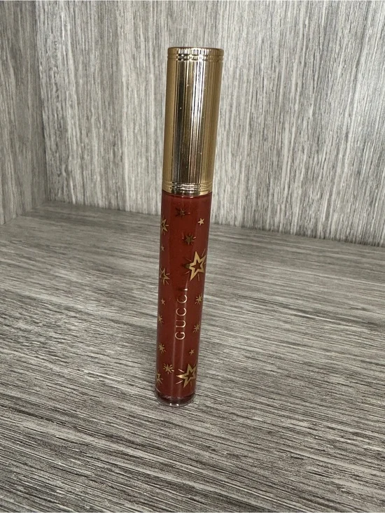 Gucci Hydrating Plumping Lipgloss- Suzanne Brown