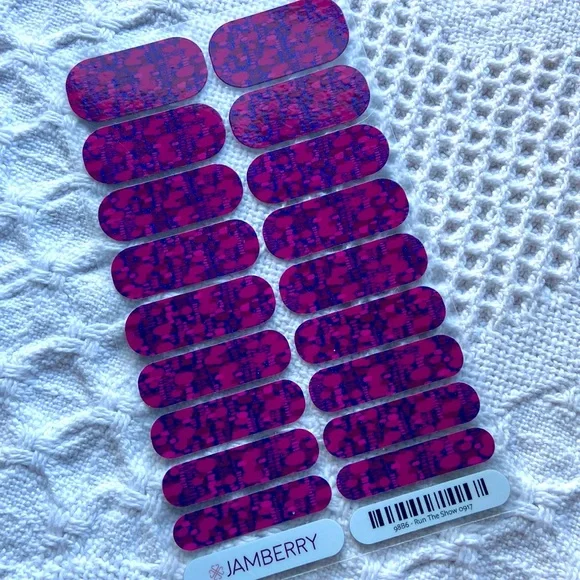 Nail Wrap- Run The Show