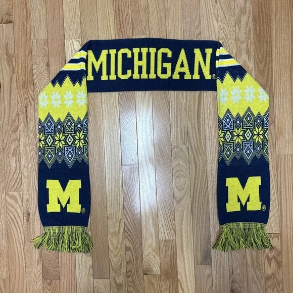 Forever Collectibles Michigan‎ Wolverines Scarf Spell Out Snowflake Scarf