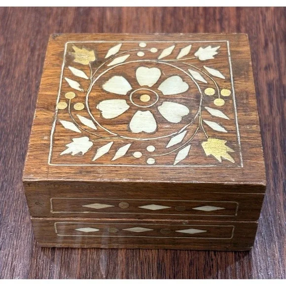 Pier 1 Polished Wooden Trinket Box W/ Brass & White  Inlay ‎ 3.5