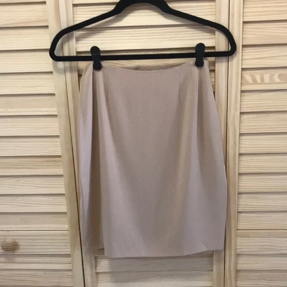 EMANUEL‎ UNGARO beige skirt, fully lined, quality, classic size 2 minimalist