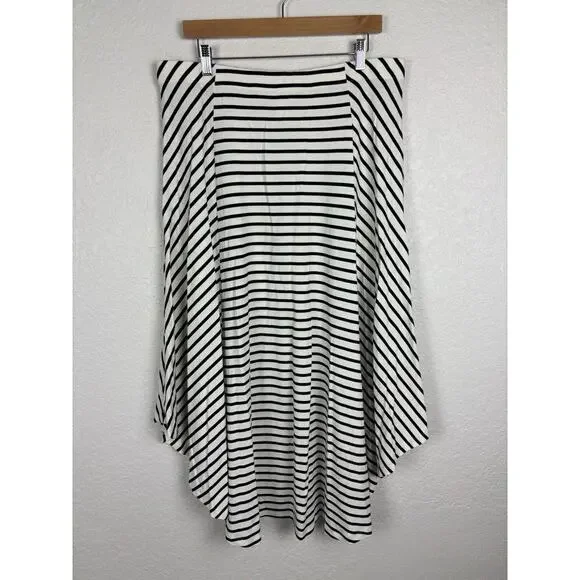 NEW Chicos Women’s Skirt Sz 2/Large Black White Striped Comfort Stretch Vacation