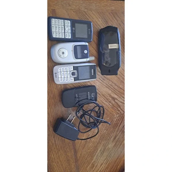 4- Vintage Cell Phones, Don't‎ Know If They Work