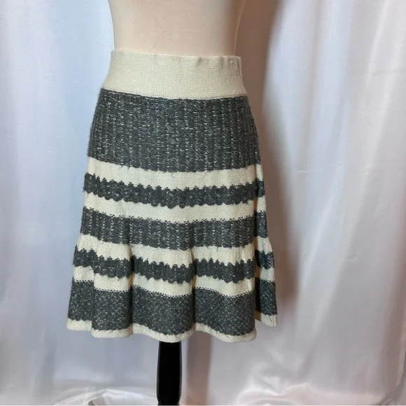 NWOT Cambridge‎ Dry Goods Skirt SZ M Knit Acrylic Wool Mohair Ivory Gray Flare