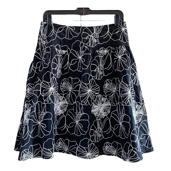 Chico's Black Floral Embroider Skirt Size 1 Medium