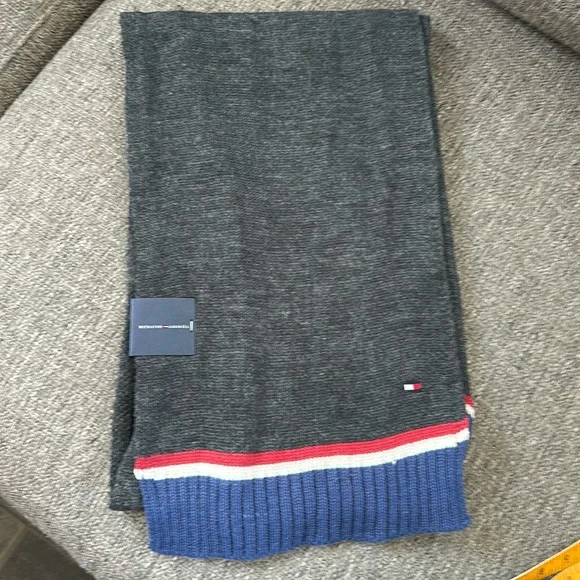 Tommy Hilfiger Men’s Cold Weather Charcoal Gray Scarf NWT