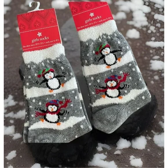 Target Girls Penguin‎ Winter Holiday Fuzzy Crew Socks 2 Pairs Gray Size 10.5-3.5
