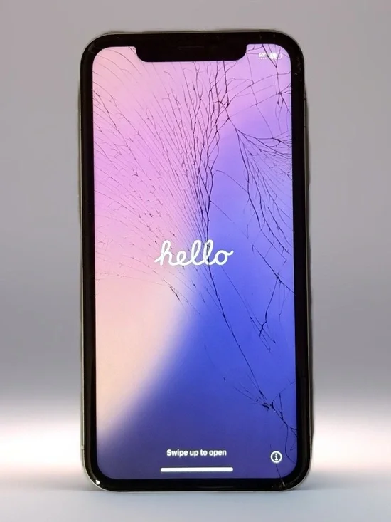 Unlocked Apple iPhone XR 64GB | 87% Battery | Face ID Works | Smashed Glass