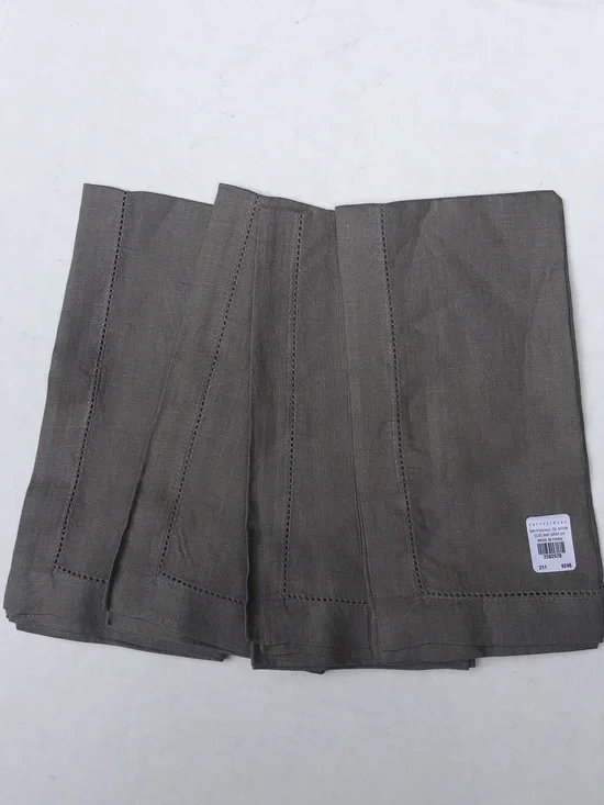 Pottery Barn 100% Linen Napkins (4)