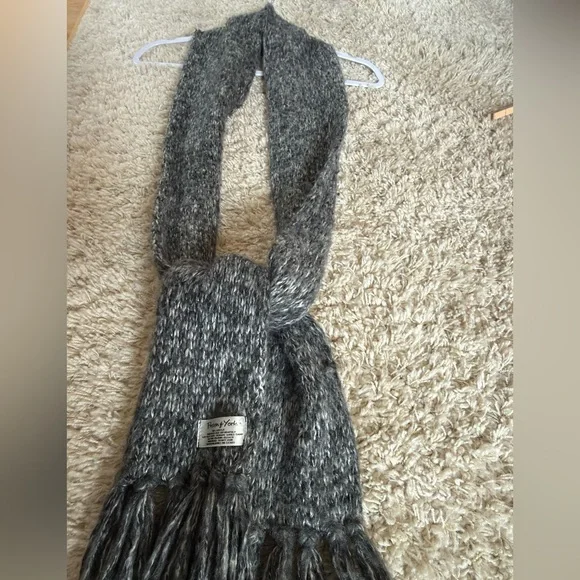 Preston & York Men’s Gray Marled Knit Fringe Scarf