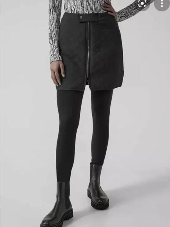 Athleta Apres Ski Skirt Black Quilted Zip Front Pockets Size 6