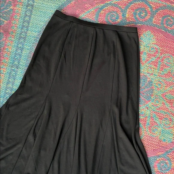 Susan Graver pretty black midi skirt size medium