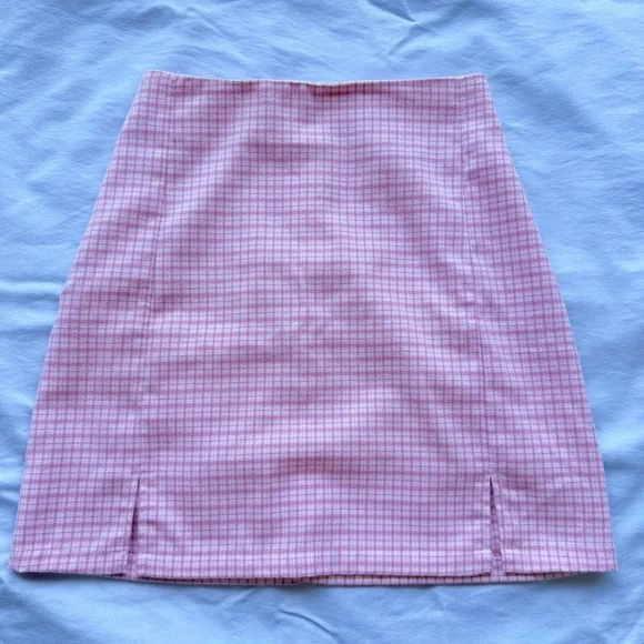 Brandy Melville Plaid Mini Cara Skirt