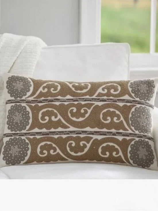 Pottery Barn Susani Crewel Lumbar Pillow 16 X 20