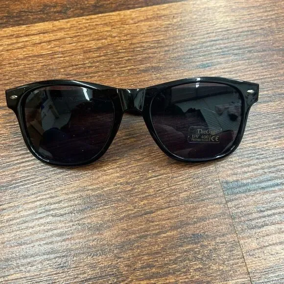 The Gag Adult Unisex Circular Tinted Ful Rimmed Sunglasses One Size New