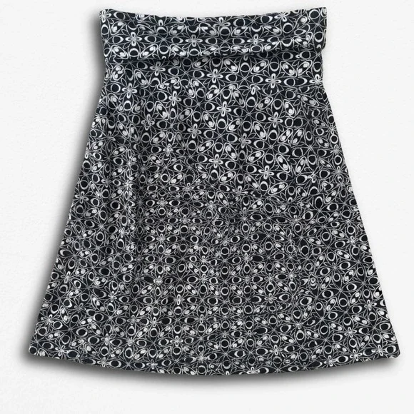 Love Me Kiss Me USA Black White Floral Geometric Y2K Mini Skirt Medium