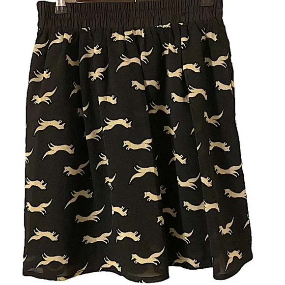 Kling Black Lined Elastic Waist Pull On Running Foxes Pattern Skirt