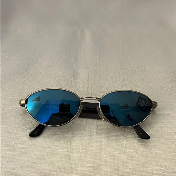 Vintage Notorio N121 Stylish Blue Oval Sunglasses. New w/o tags. 100% UV