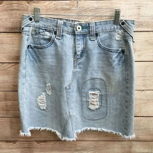 LEVIS DISTRESSED JEAN SKIRT‎