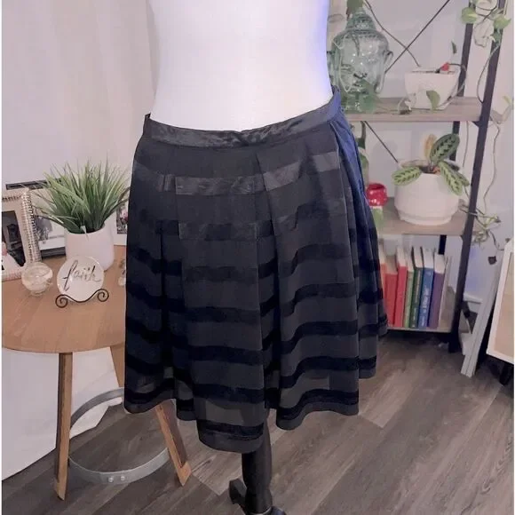 Darling size medium side zipper striped skirt