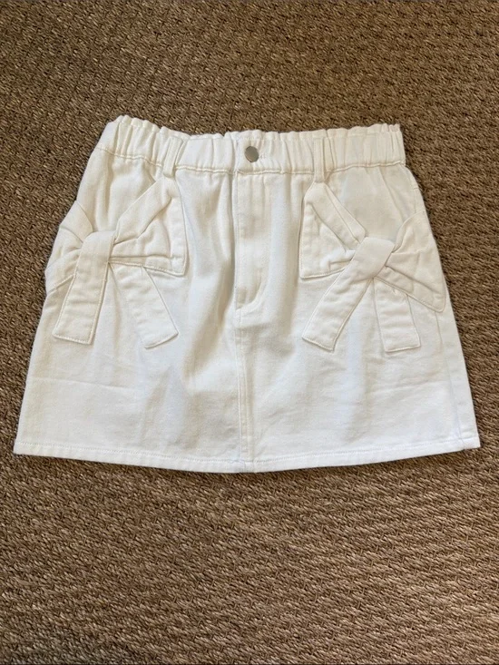 Day + Moon White Cotton Mini Skirt with Front Bow Pockets denim l