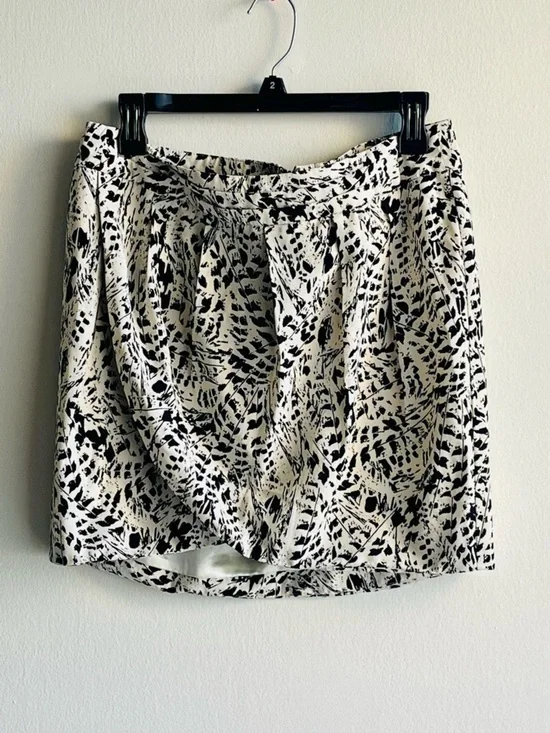 Forever 21 Black and White Abstract Print Skirt Large Satin lined Fairy Casual