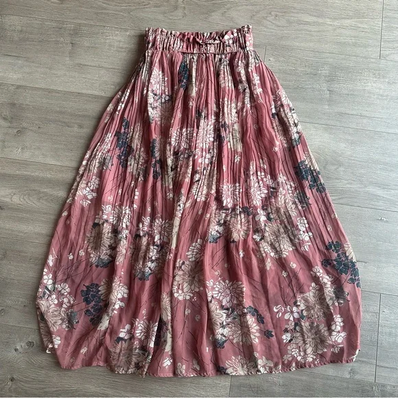 EUC Selfie Leslie Caroline Accordion Pleat Midi Skirt Rose - size XS