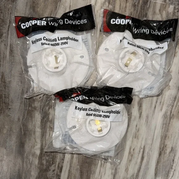 Lot of 3 Keyless Ceiling Lampholder 660W-250V COOPER S1174W for 3-1/4