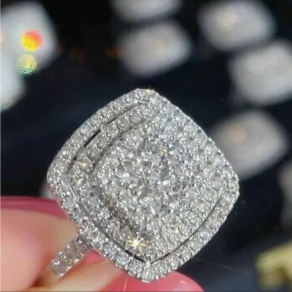 New Women’s 925 Silver Beautiful Luxury Diamond Ring