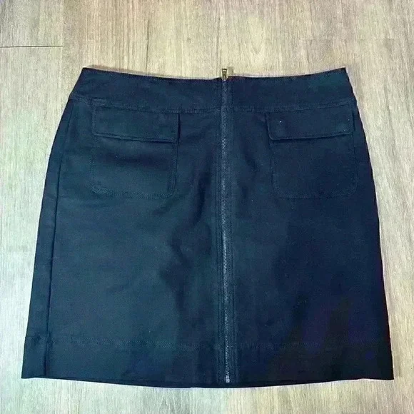 Ann Taylor short navy skirt, size 10