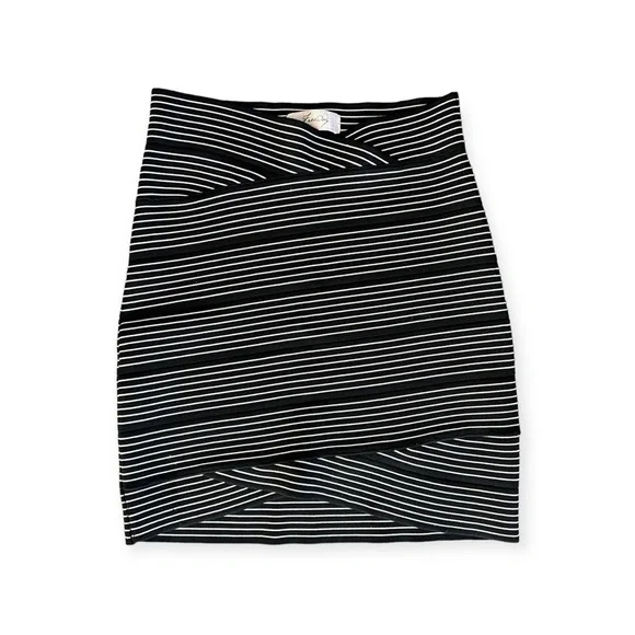 Freestyle skirt black white mini striped small